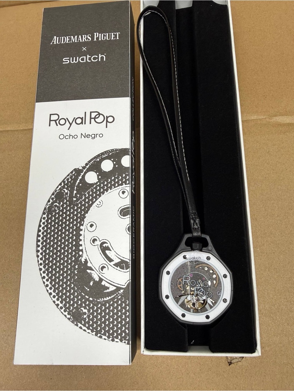 AP X SWATCH Royal Pop Ocho Negro